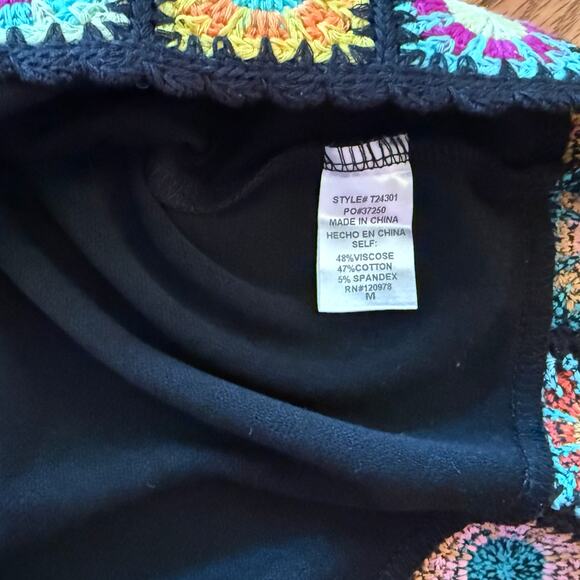 NWT Entro Black Ruffled Sleeve Colorful Crochet Hem Boho Chic Women's Top Medium - Picture 6 of 8